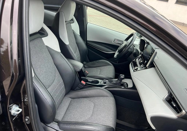 Toyota Corolla cena 86900 przebieg: 177932, rok produkcji 2019 z Olszyna małe 211
